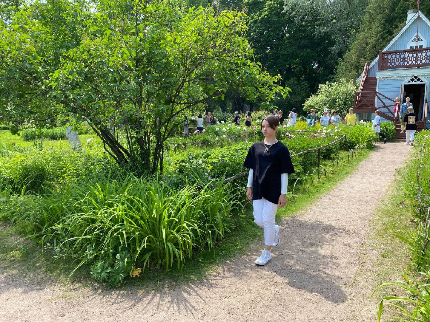 Чехов, культура, показ мод, пионы, Мелихово, Пиономания, дети, дизайнер