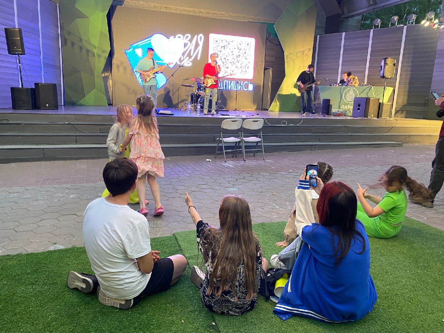 Домодедово, парк Елочки, рок группа, выступление, фестиваль еды