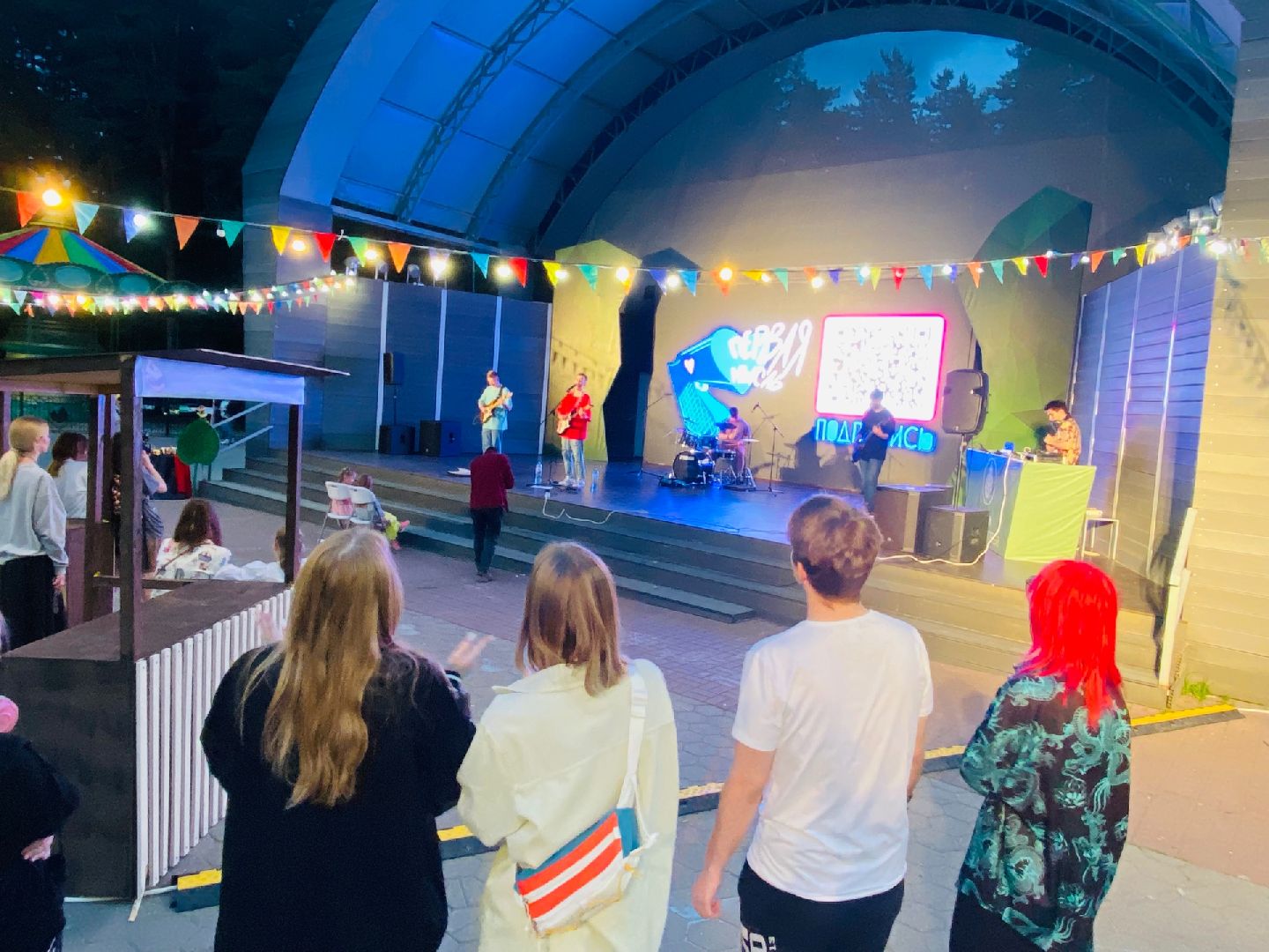 Домодедово, парк Елочки, рок группа, выступление, фестиваль еды