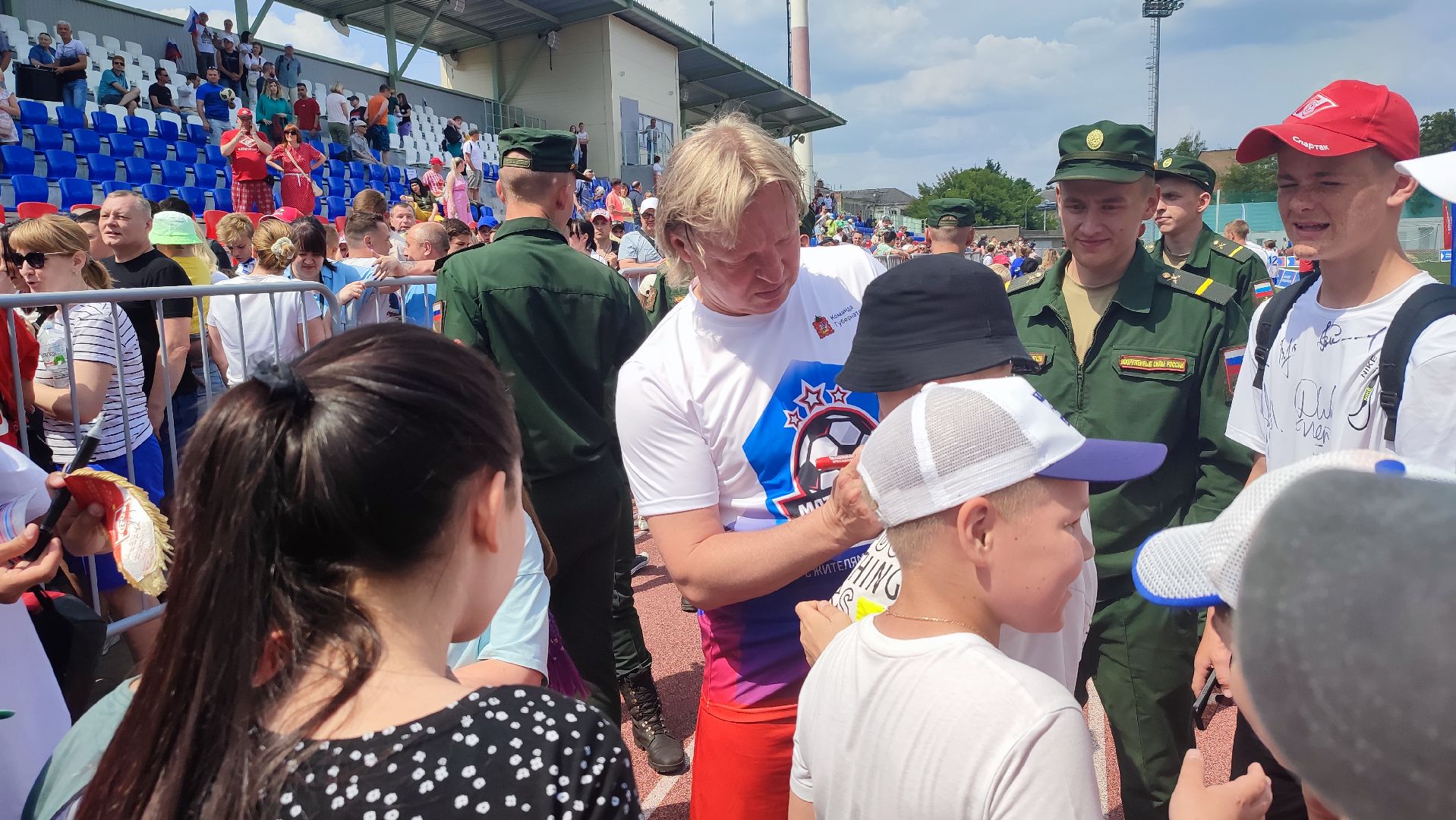 Кашира, Выходи во двор, губернатор, футбол