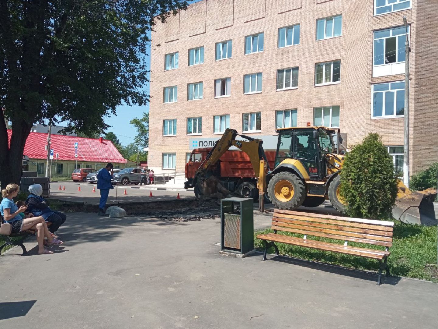 Звенигород, благоустройство, парковки, Звенигородская поликлиника, доступная среда для маломобильных людей