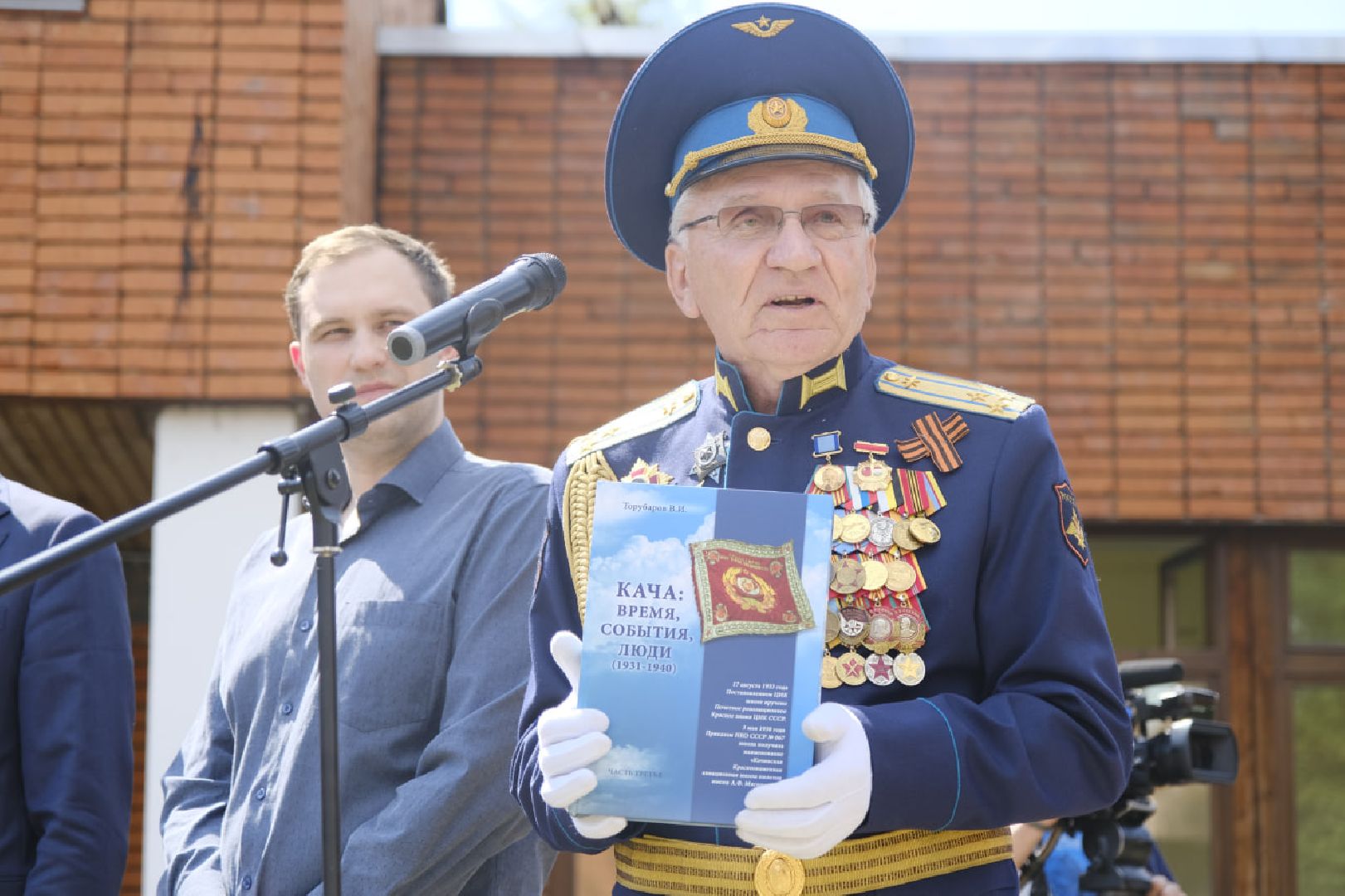 Пущино, герои