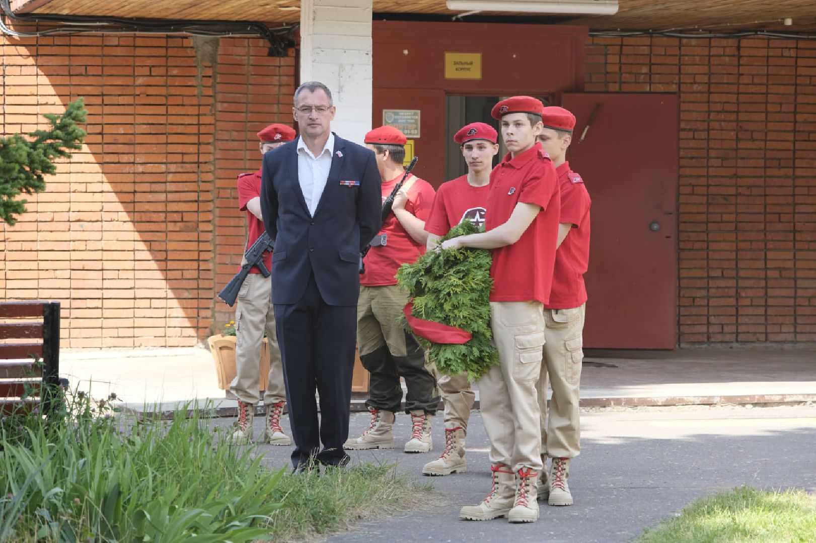 Пущино, герои