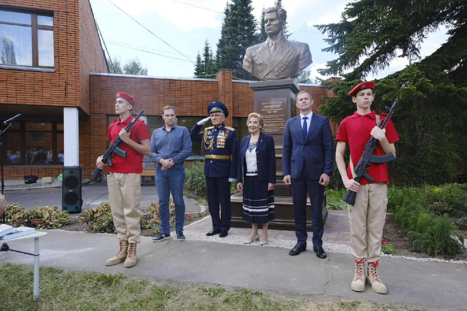 Пущино, герои