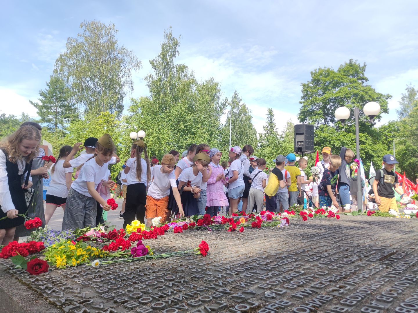 Митинг, дети, День памяти и скорби, Дубна