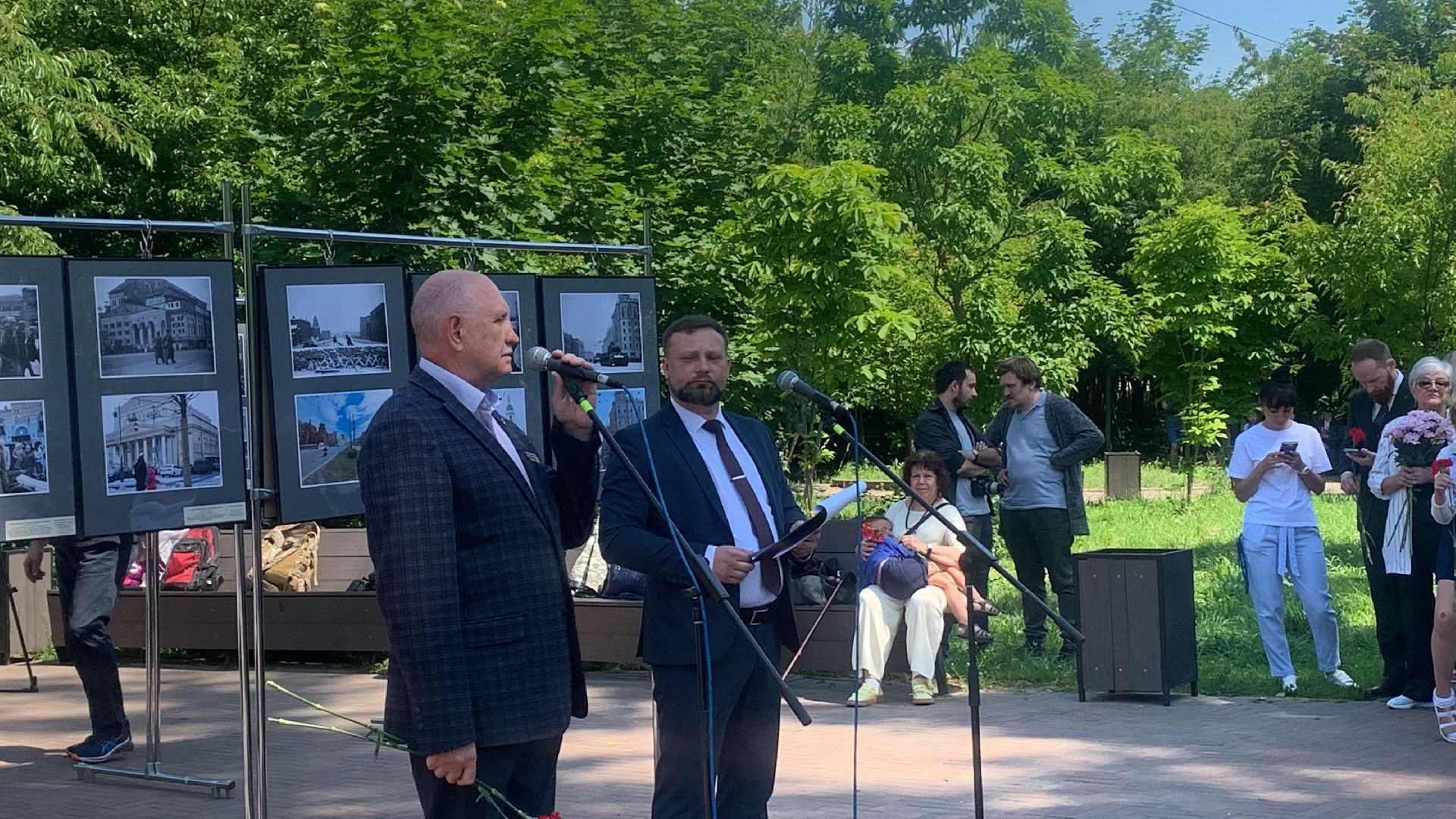 День памяти, война, Памятник фронтовому кинооператору, дети,общество