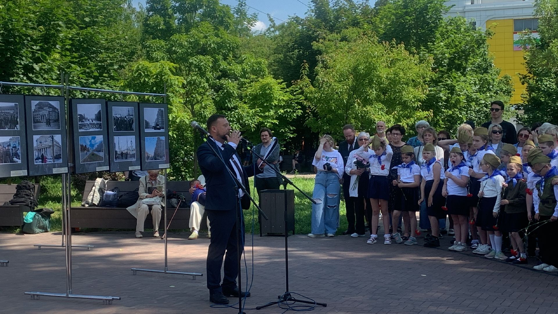 День памяти, война, Памятник фронтовому кинооператору, дети,общество