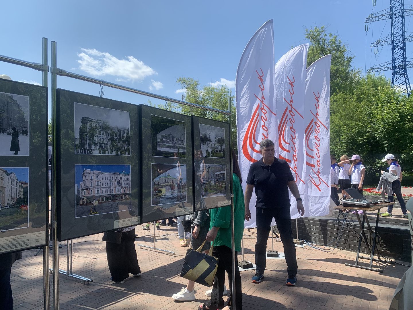 День памяти, война, Памятник фронтовому кинооператору, дети,общество