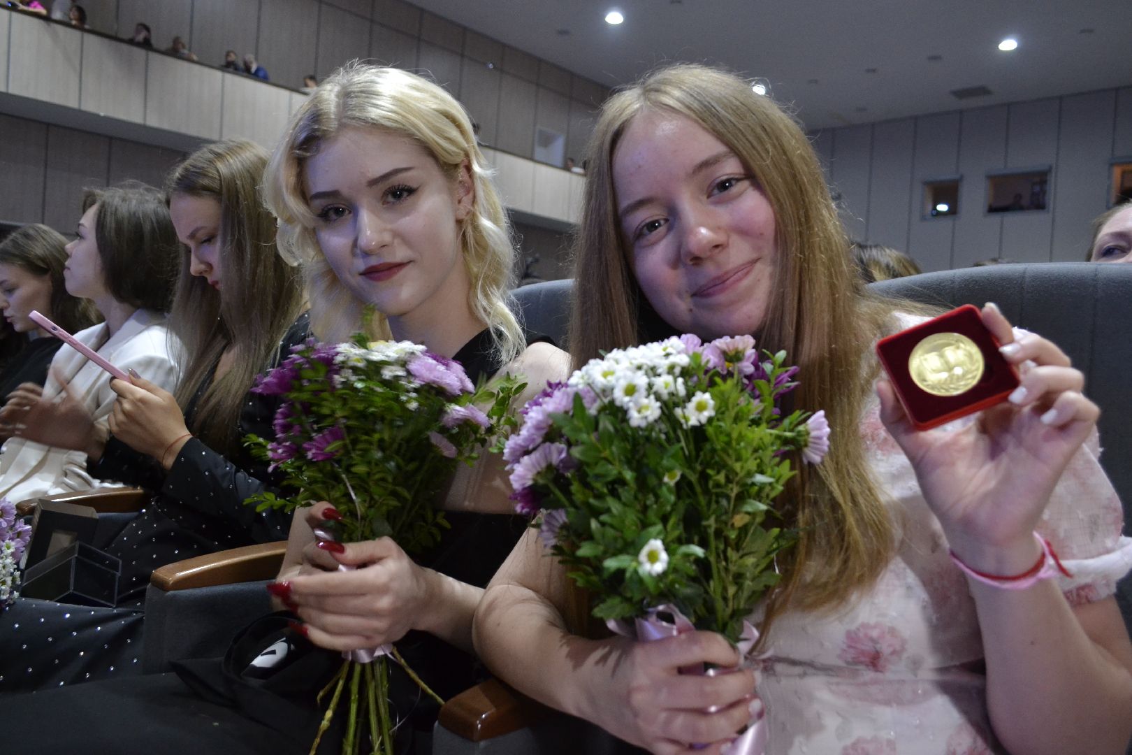 Балашиха, Подмосковье, бал медалистов, выпускники 2023, мультибалльники, премии, Доминик Джокер