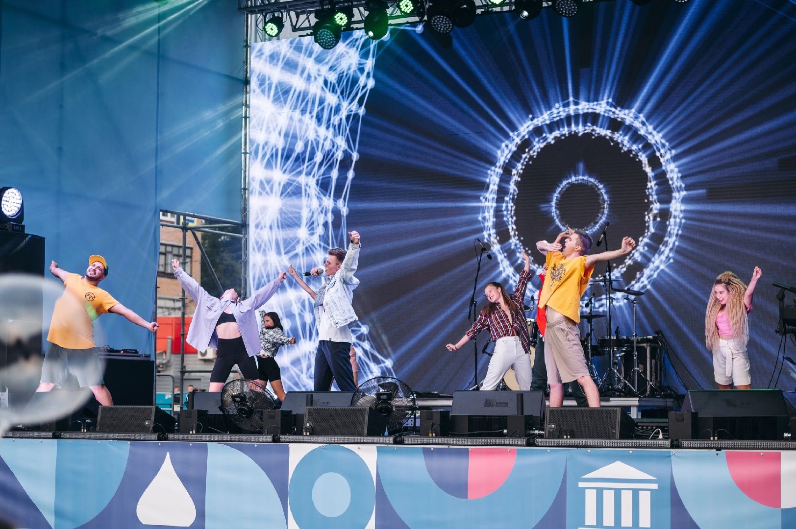 Певец, вокалист, блогер, режиссёр, проекты