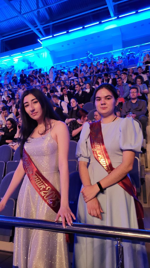 выпускной; выпускники; школьный бал; вальс; видное