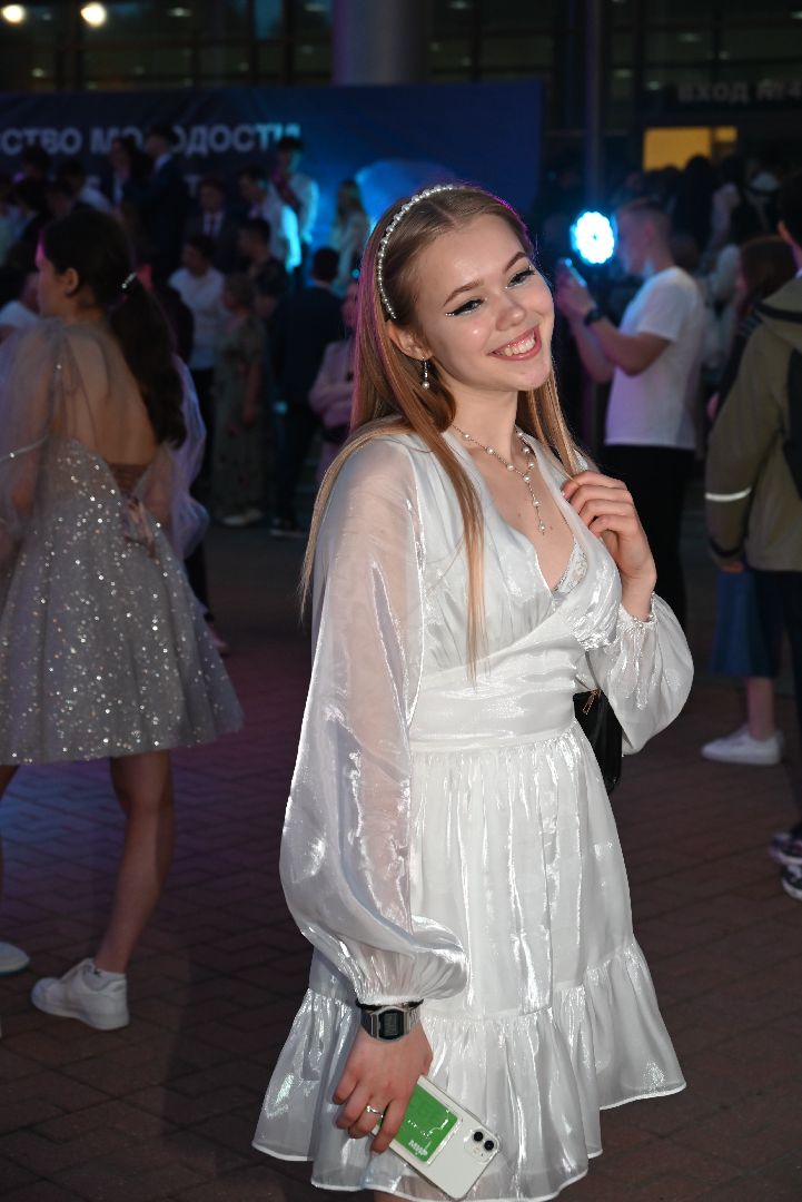 выпускной; выпускники; школьный бал; вальс; видное