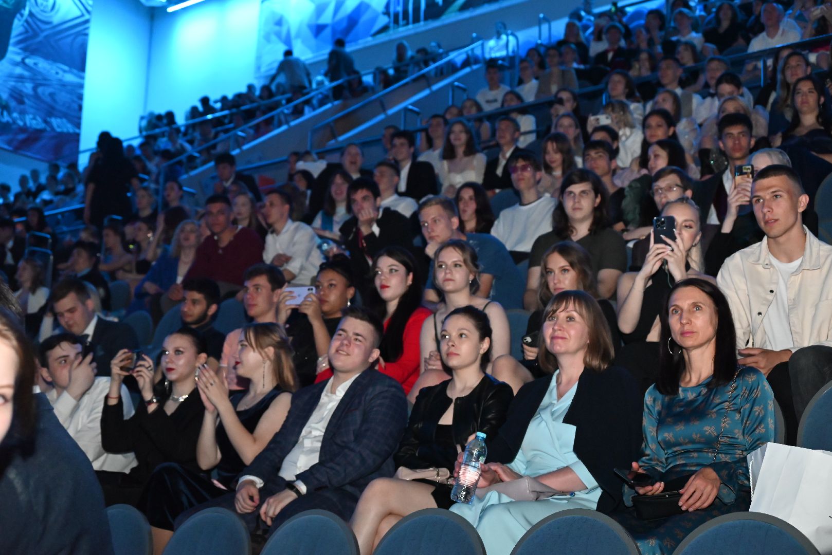 выпускной; выпускники; школьный бал; вальс; видное