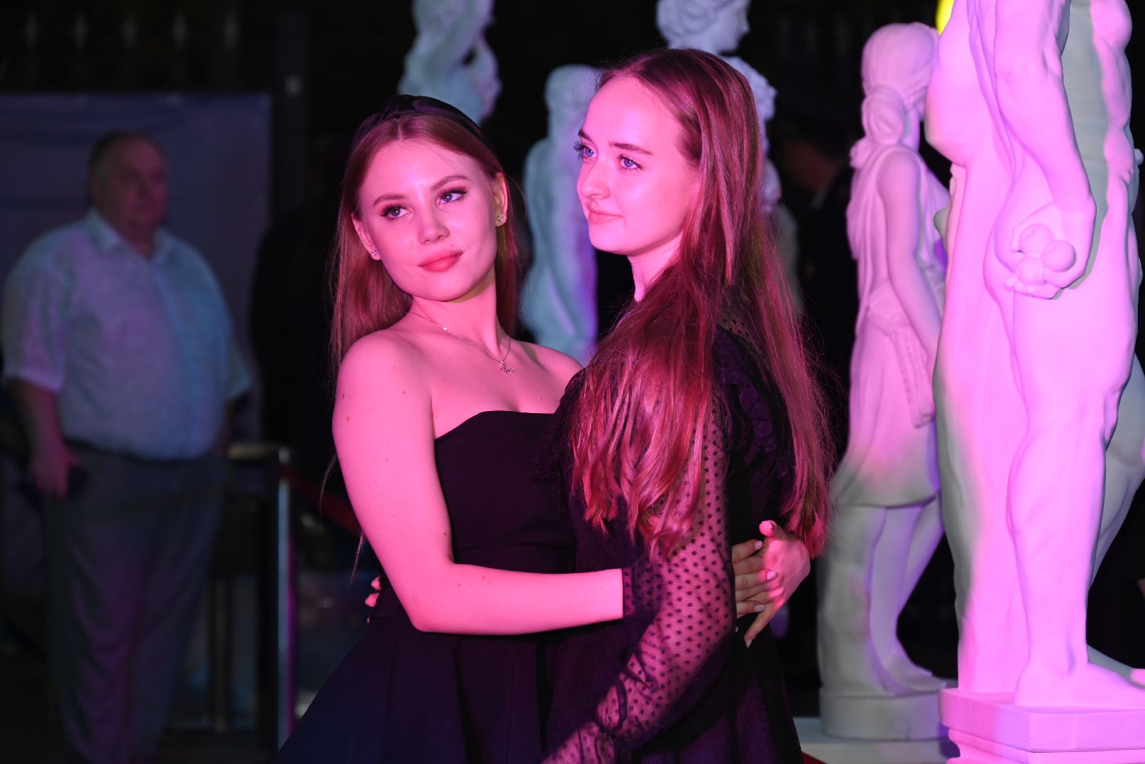 выпускной; выпускники; школьный бал; вальс; видное