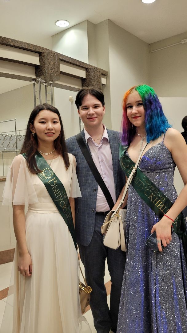 выпускной; выпускники; школьный бал; вальс; видное