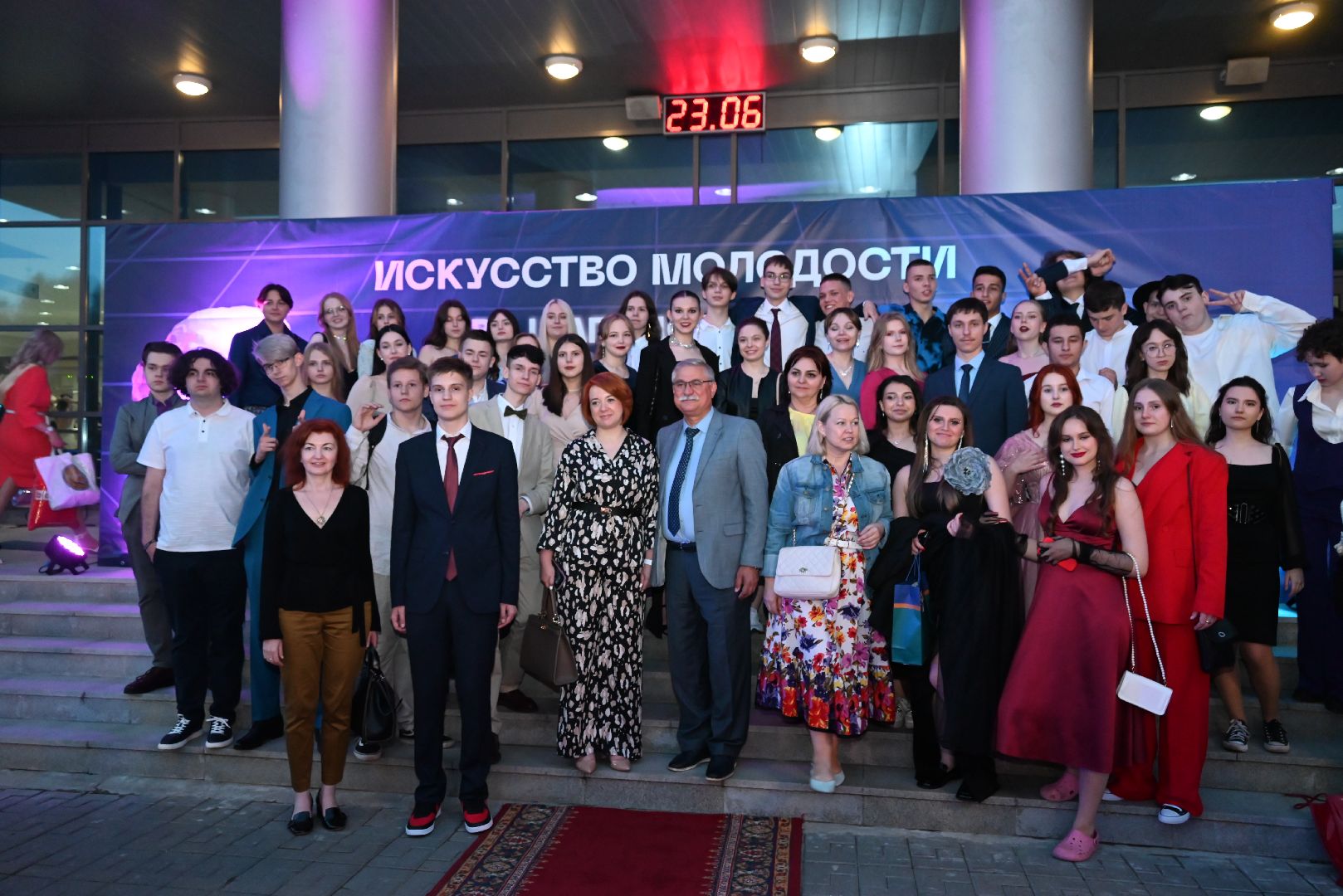 выпускной; выпускники; школьный бал; вальс; видное