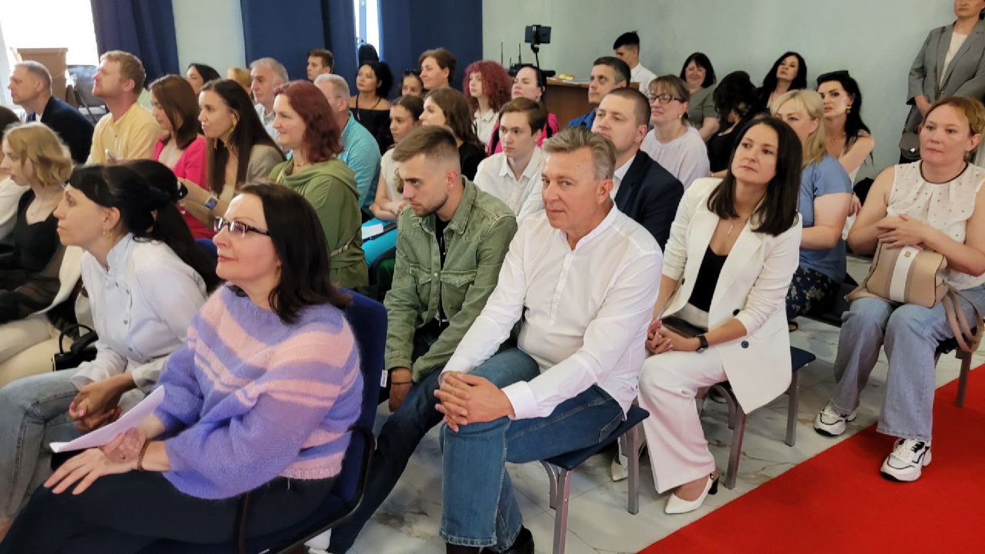 выпускники; студенты; экзамены; будущее; ленинский округ