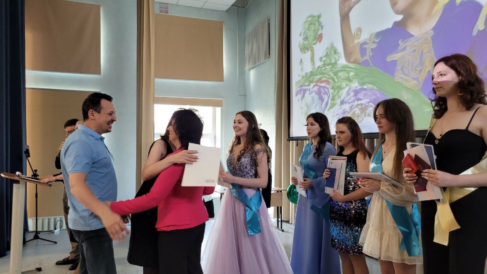 выпускники; студенты; экзамены; будущее; ленинский округ