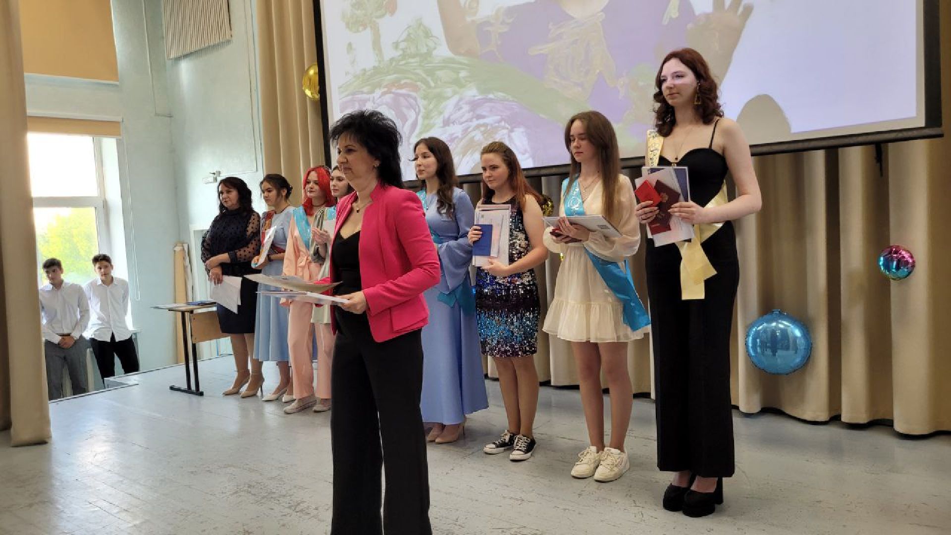 выпускники; студенты; экзамены; будущее; ленинский округ