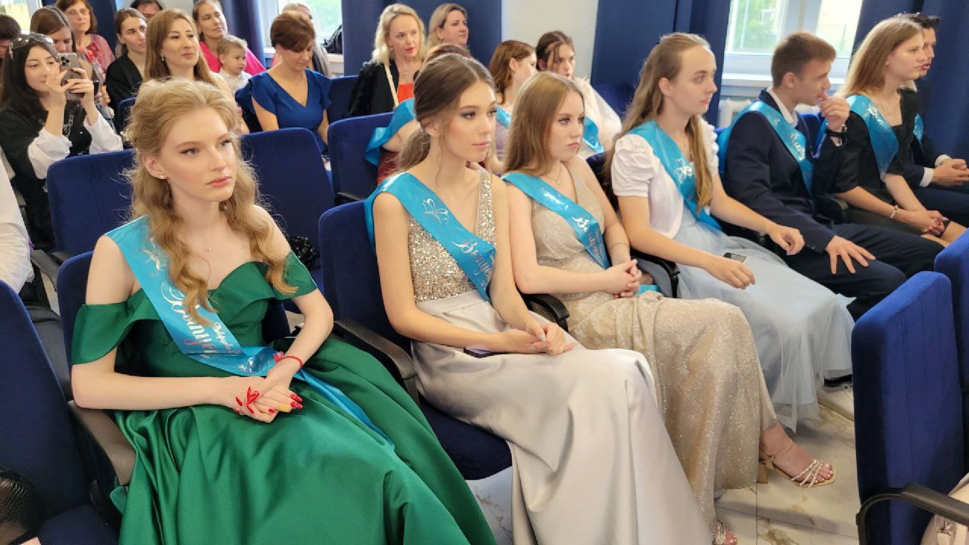 выпускники; студенты; экзамены; будущее; ленинский округ