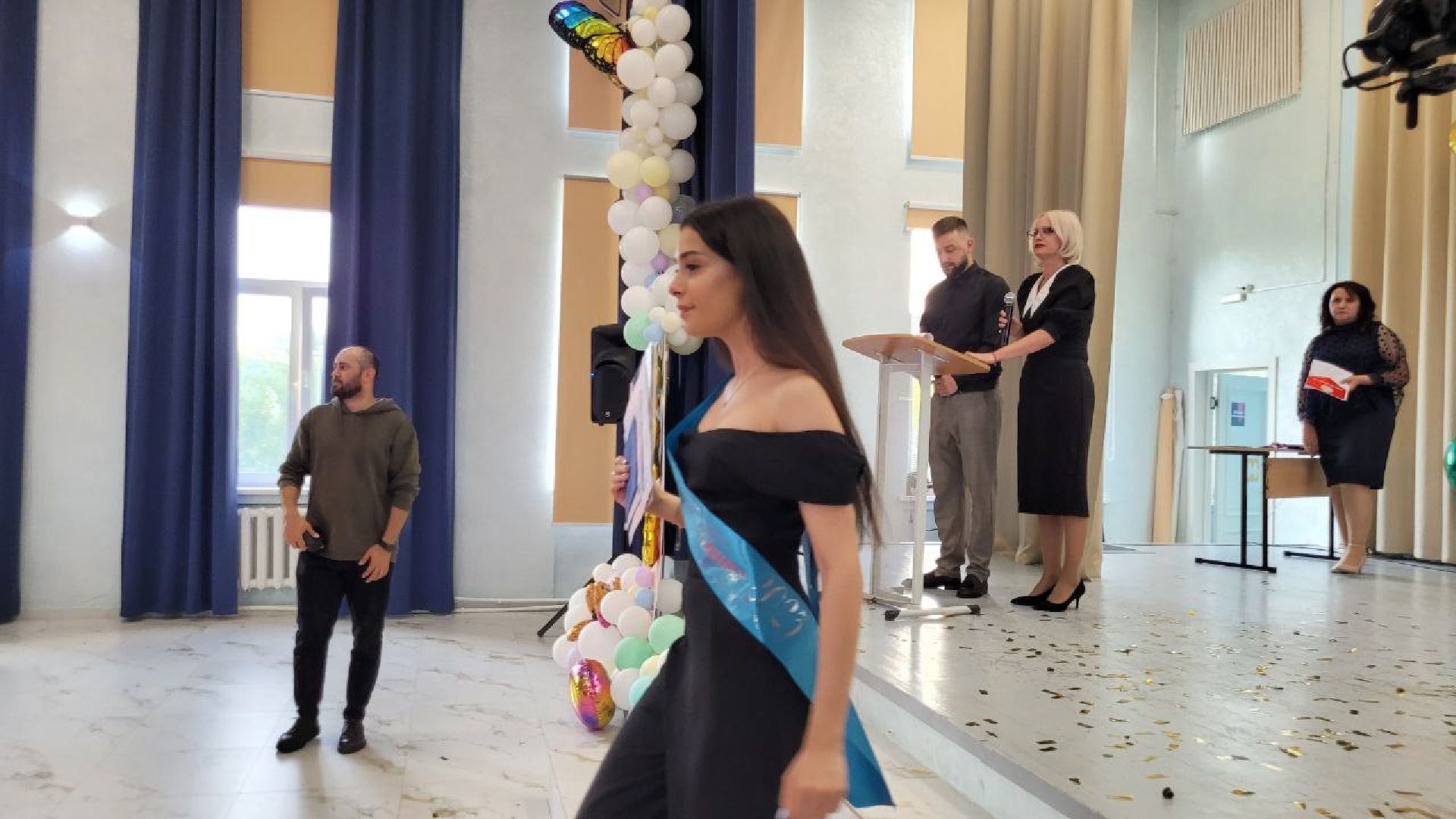 выпускники; студенты; экзамены; будущее; ленинский округ