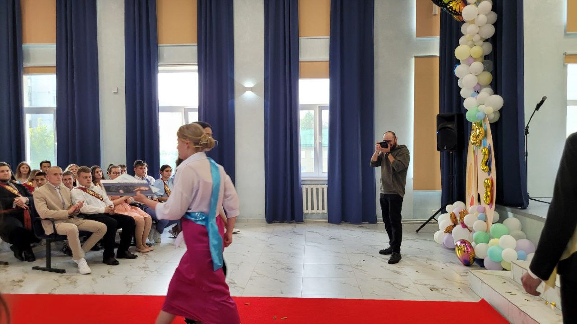 выпускники; студенты; экзамены; будущее; ленинский округ