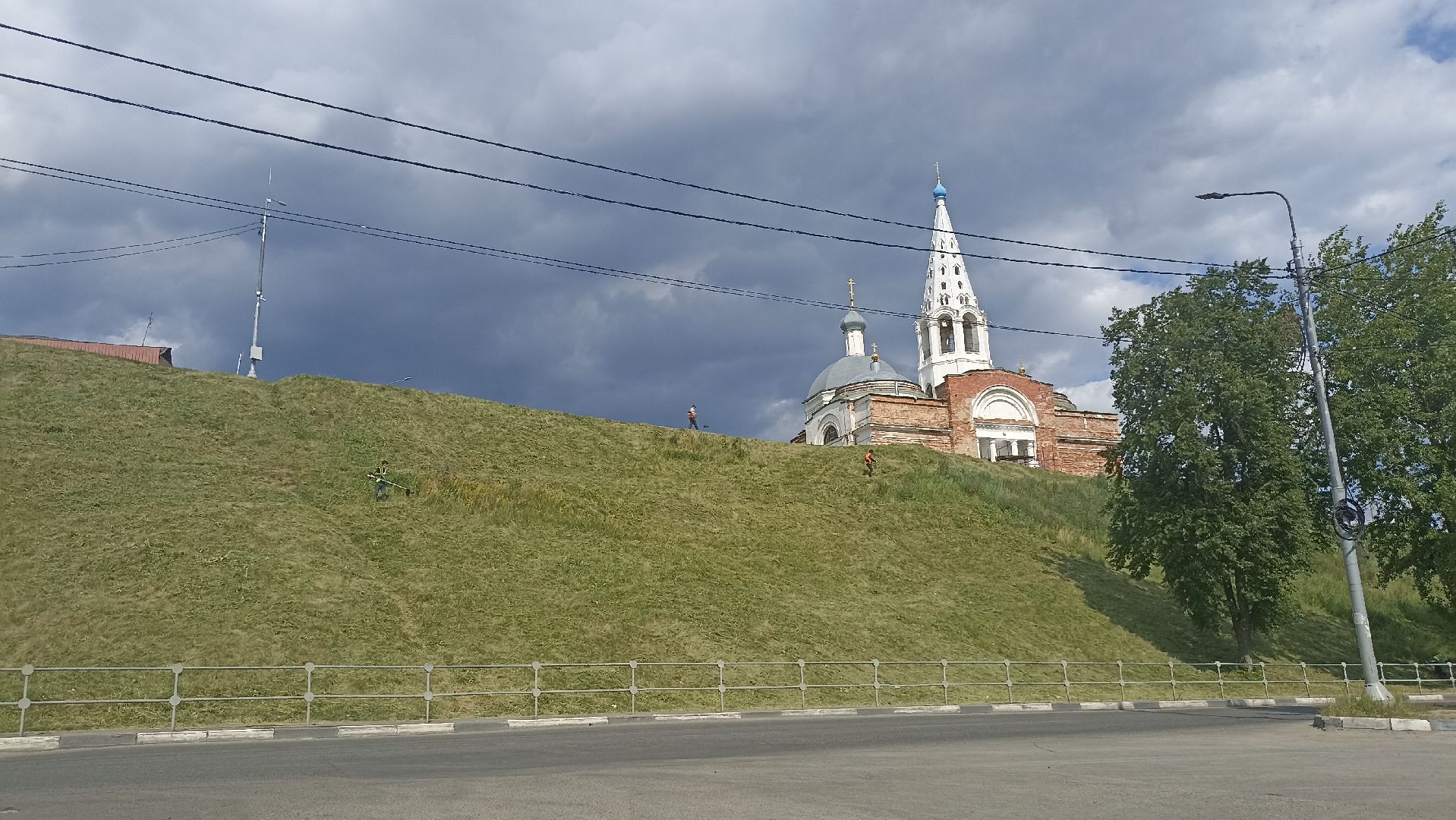 Серпухов, Подмосковье, благоустройство, покос травы, Соборная гора