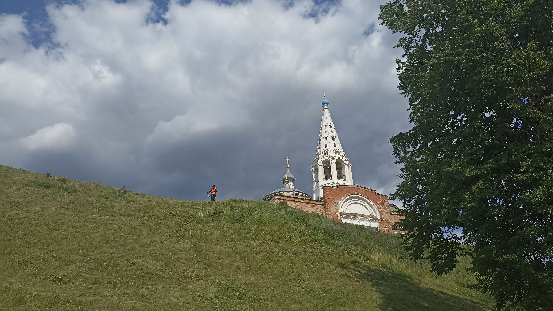 Серпухов, Подмосковье, благоустройство, покос травы, Соборная гора