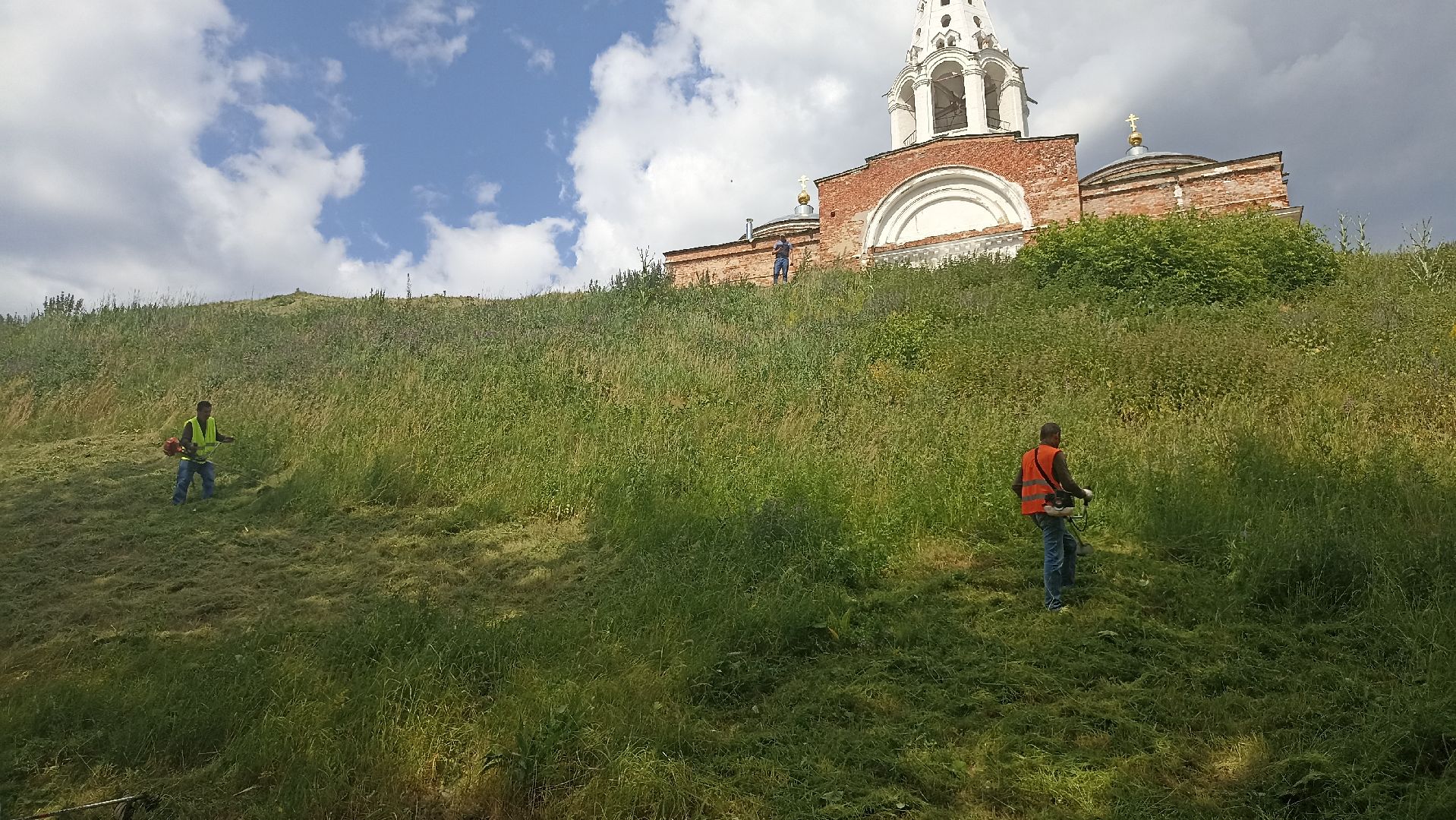 Серпухов, Подмосковье, благоустройство, покос травы, Соборная гора