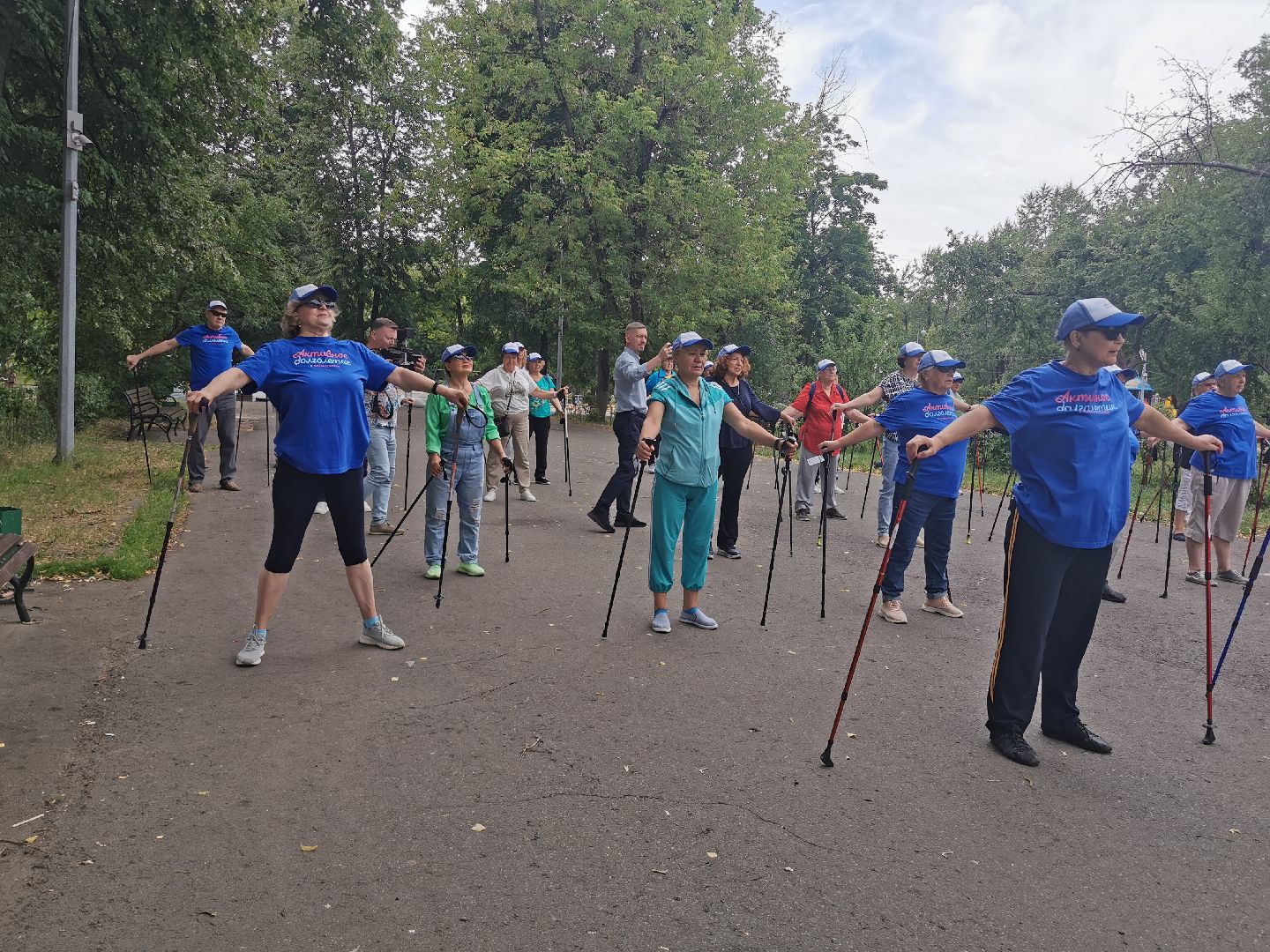 активное долголетие, скандинавская ходьба, пенсионеры,