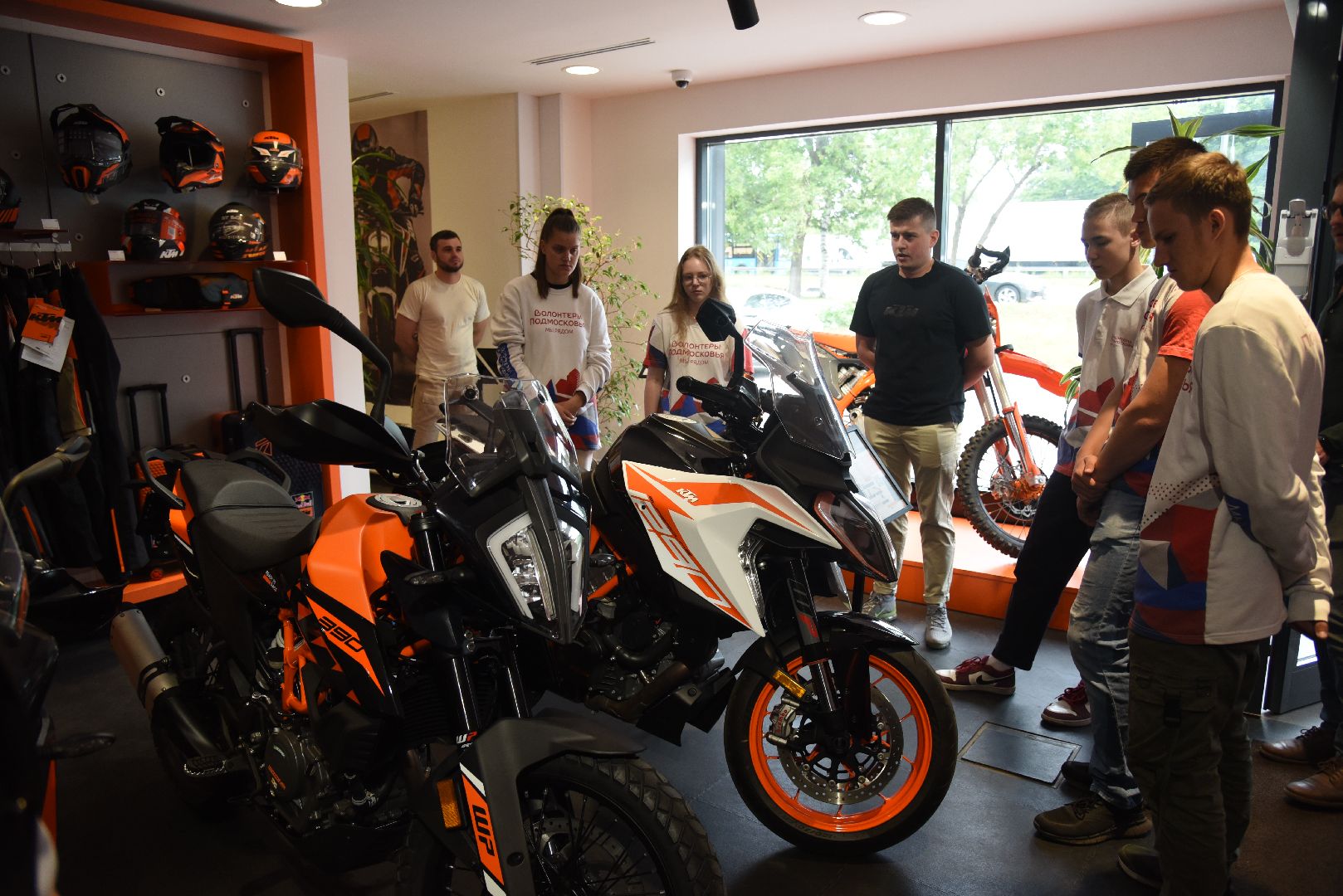 Химки, волонтеры, мотоцикл, экскурсия