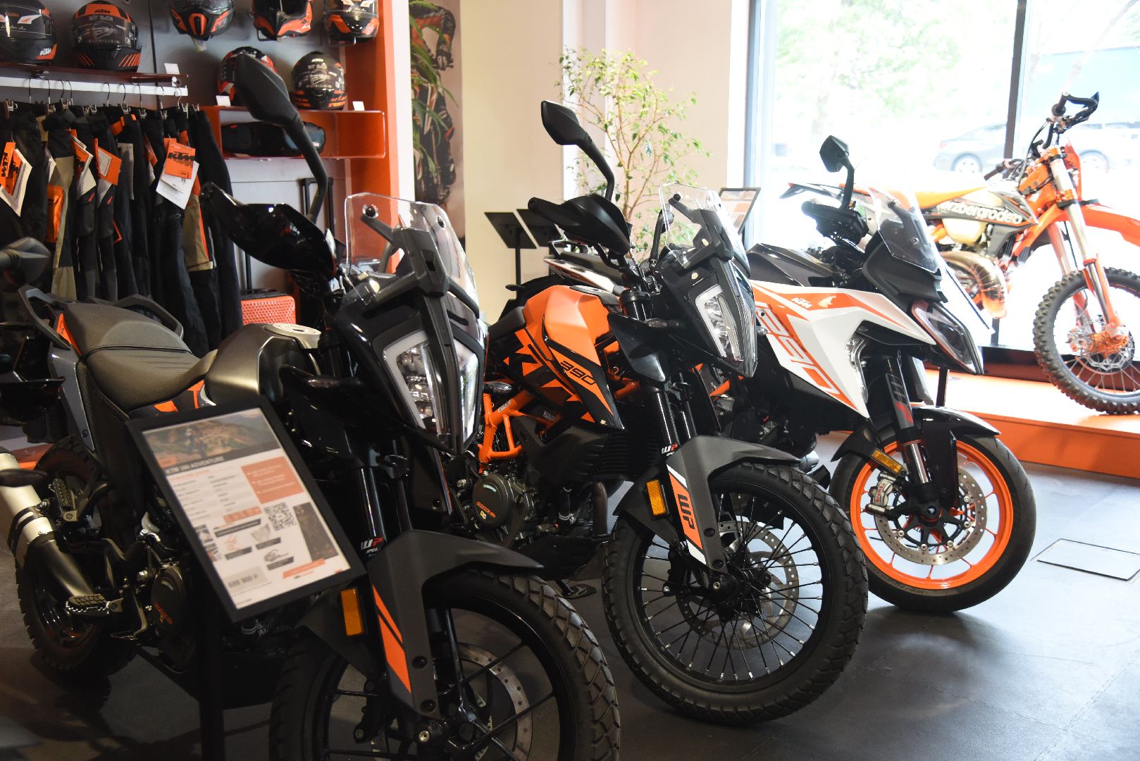 Химки, волонтеры, мотоцикл, экскурсия