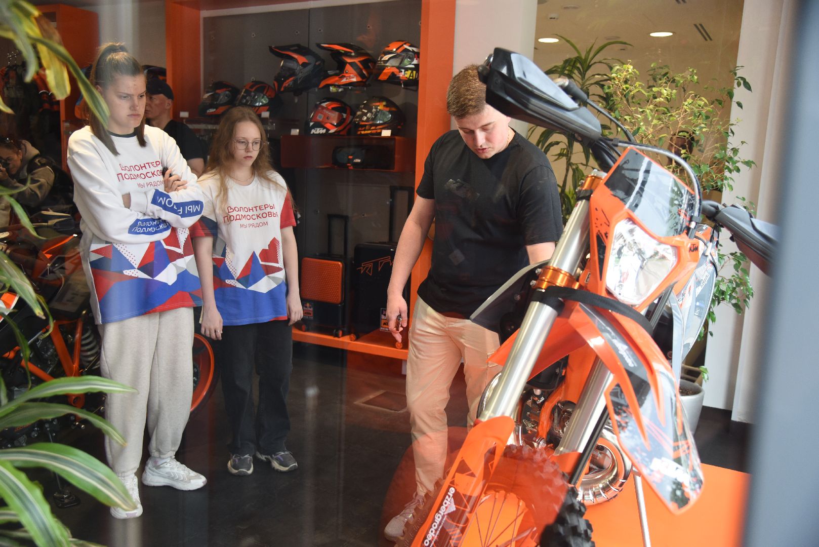 Химки, волонтеры, мотоцикл, экскурсия