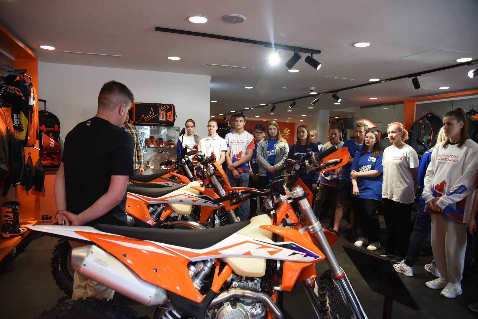 Химки, волонтеры, мотоцикл, экскурсия