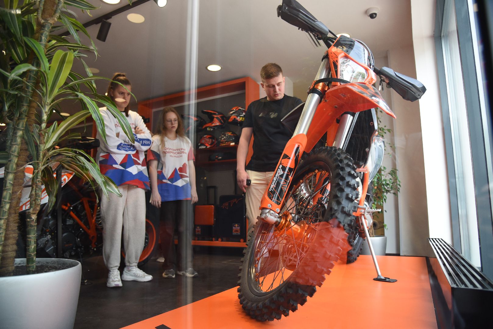 Химки, волонтеры, мотоцикл, экскурсия