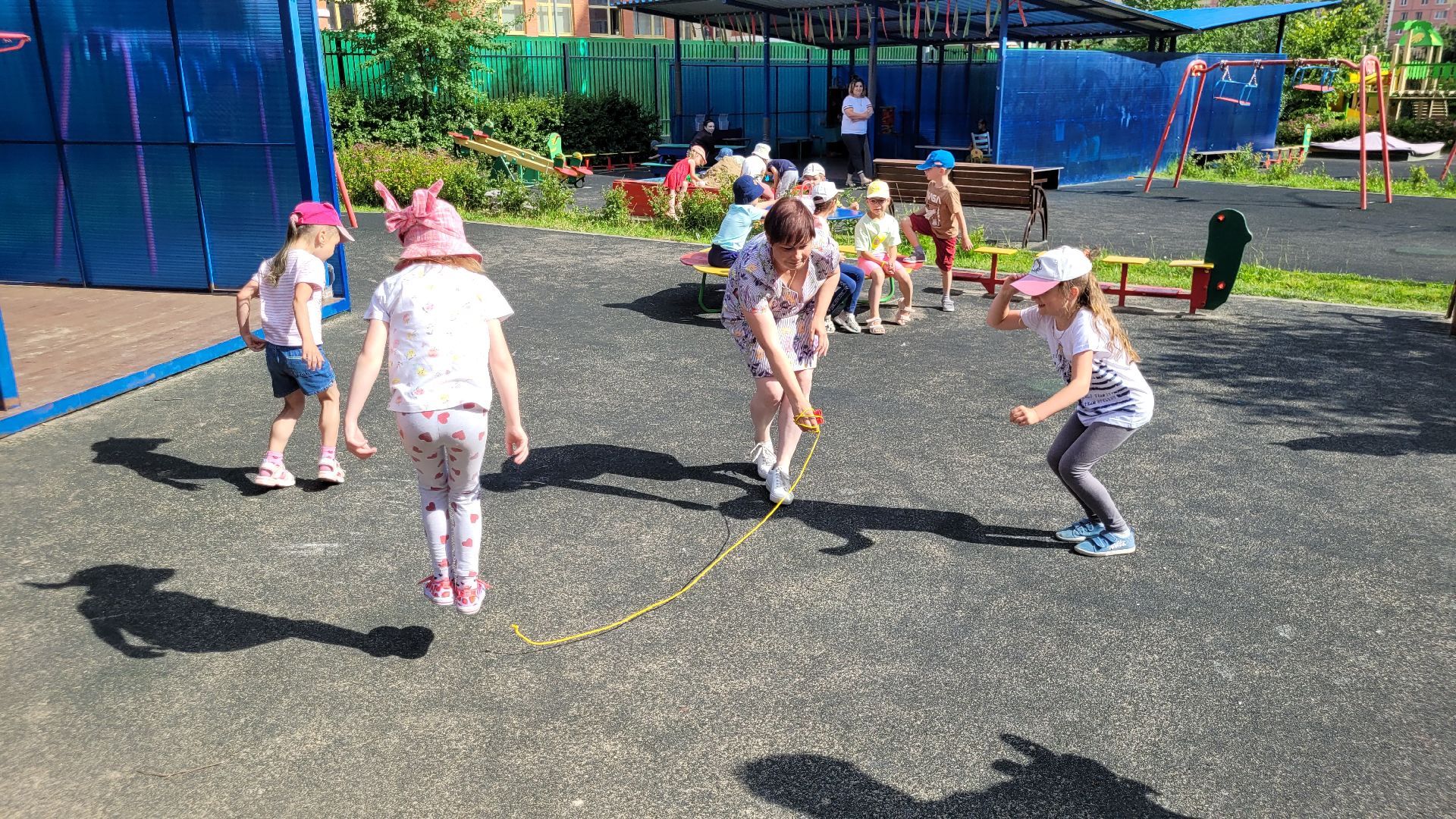 сертификат; видное; воспитатель; социальная поддержка