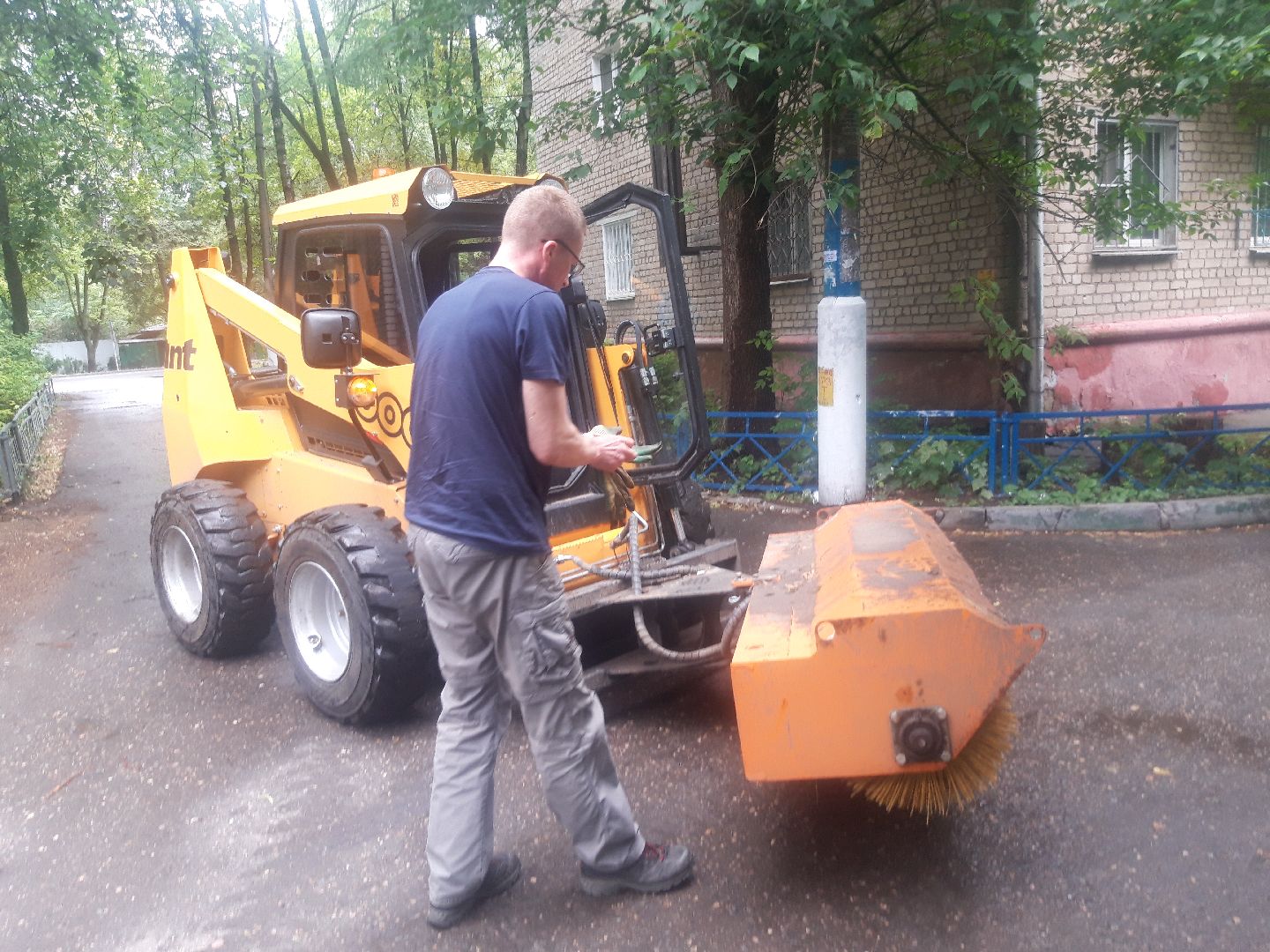 двор, доброе дело, дождь,