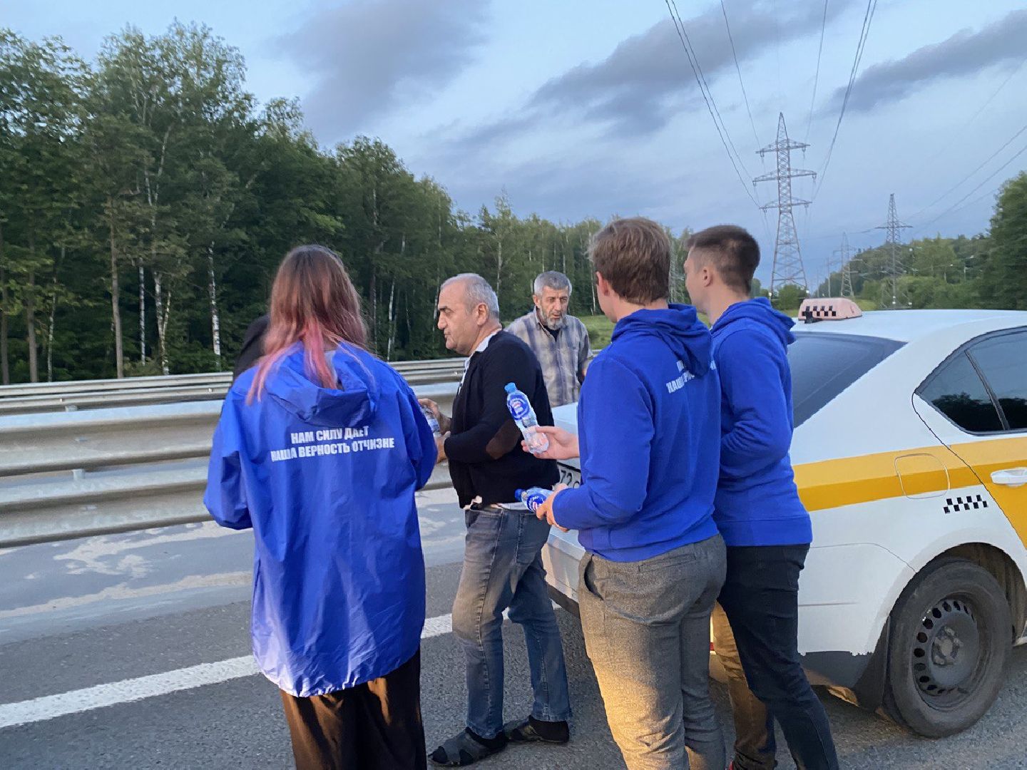 Чехов, волонтеры, трасса, пробки, помощь людям