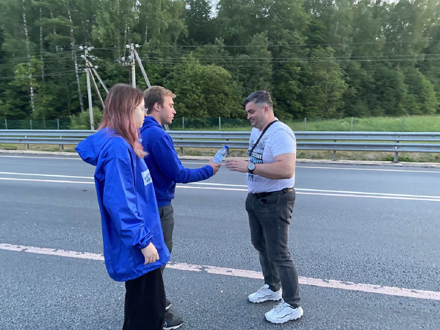 Чехов, волонтеры, трасса, пробки, помощь людям