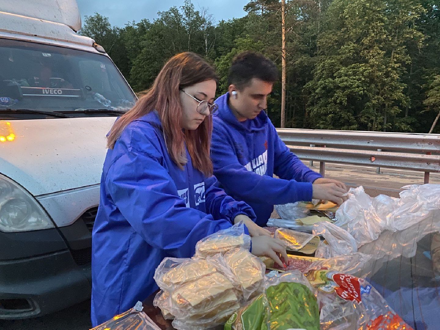 Чехов, волонтеры, трасса, пробки, помощь людям