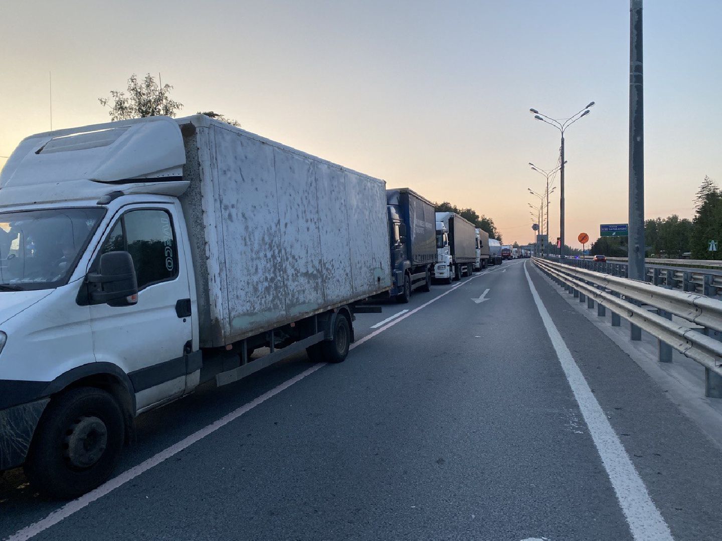 Чехов, волонтеры, трасса, пробки, помощь людям