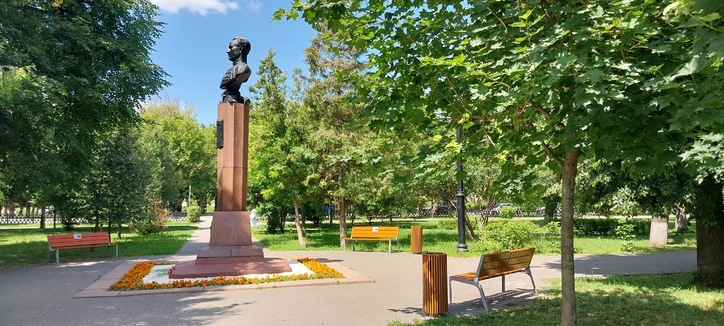 Коломна, лавочки, сквер