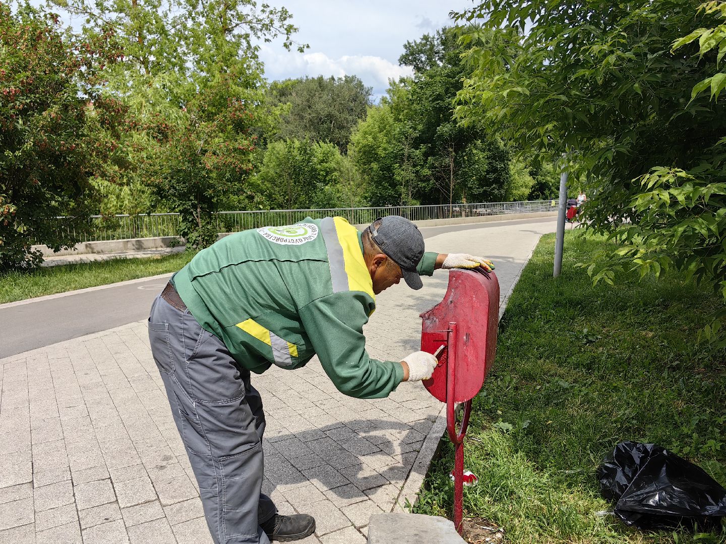 Урны, уборка, покраска, благоустройство