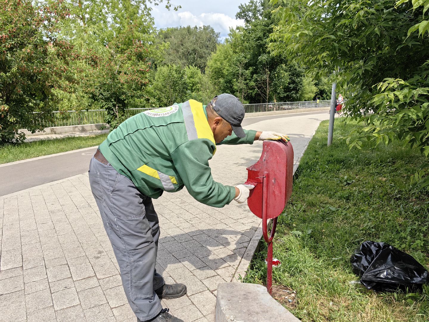 Урны, уборка, покраска, благоустройство