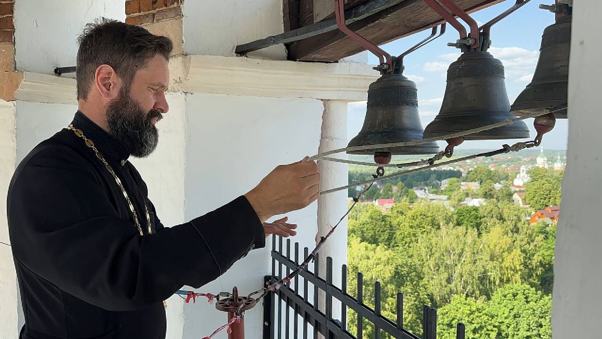 Можайск, Можайский городской округ, Подмосковье, религия, православие, храм, звонарь, колокольня, колокольный звон, вера, ангелы