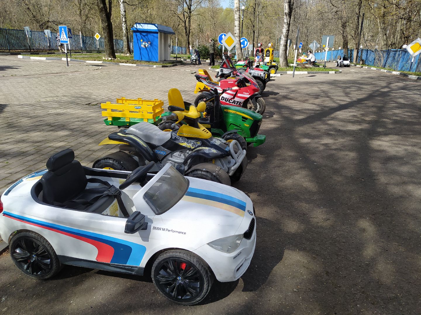 Автогородок, машины, дорога, светофор, зебра, парк