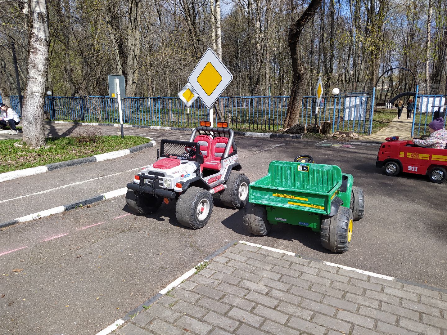 Автогородок, машины, дорога, светофор, зебра, парк