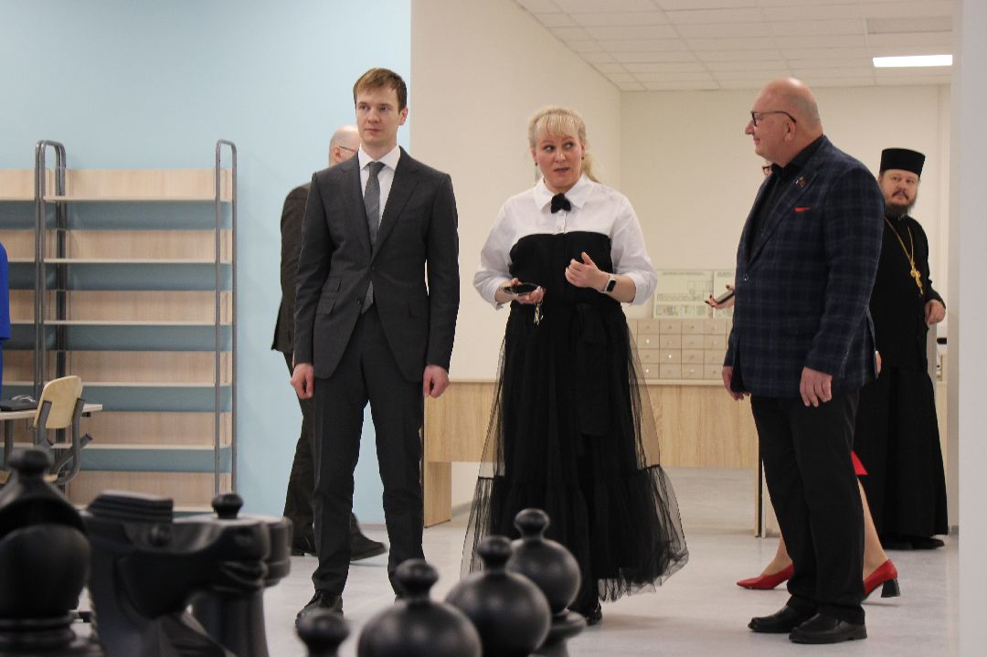 Лобня, города