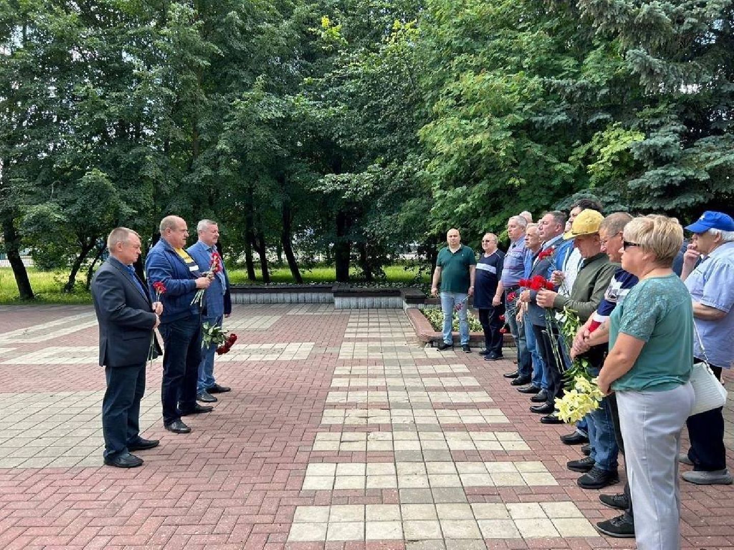 Чехов, ветераны, памятник, цветы, возложение, День ветеранов боевых действий