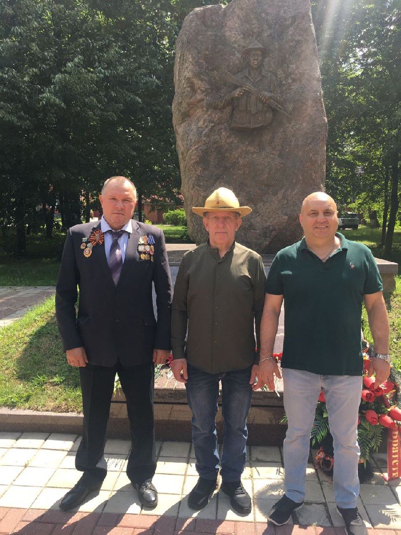 Чехов, ветераны, памятник, цветы, возложение, День ветеранов боевых действий